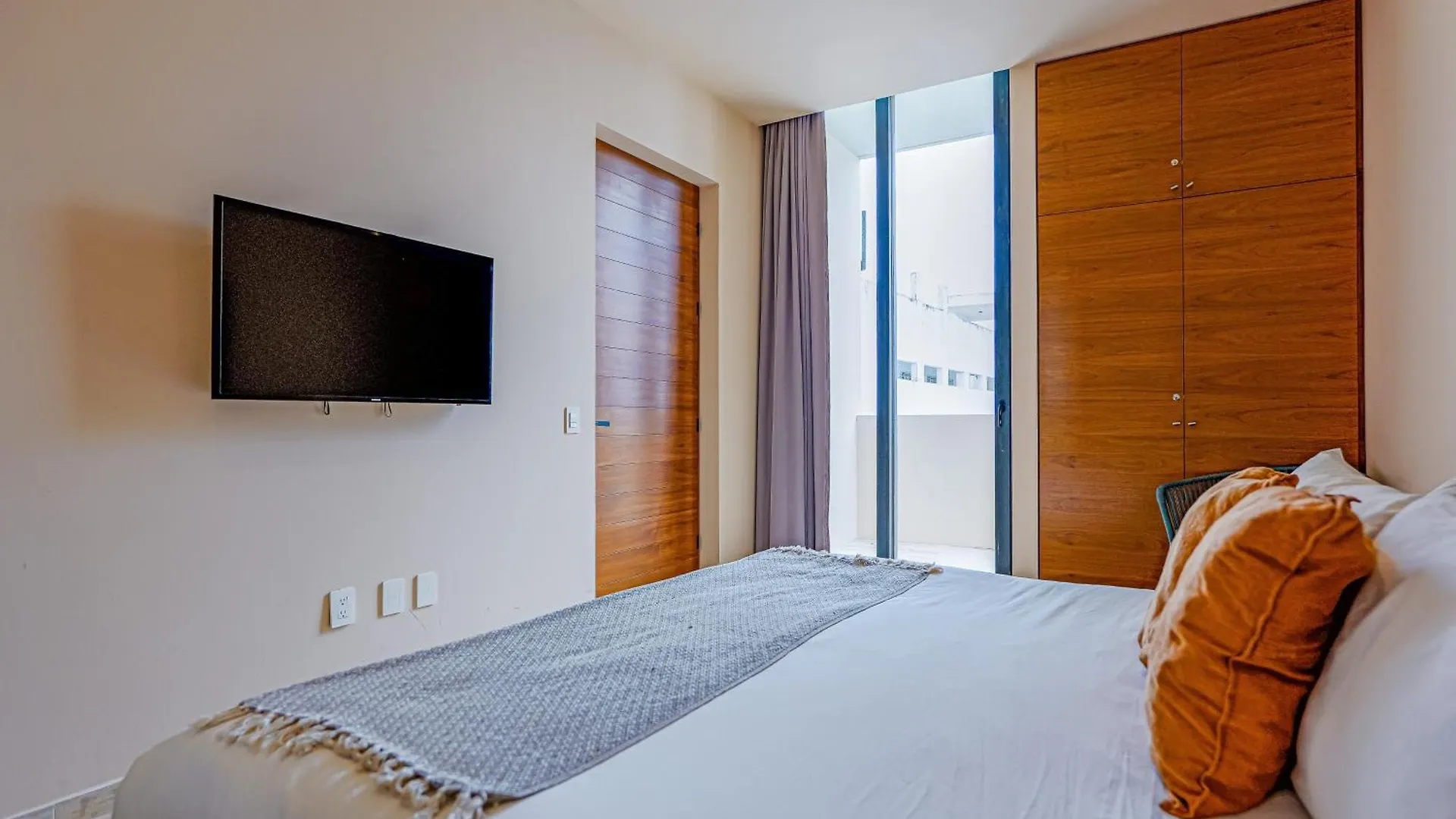 Ceren Luxury Apartments # 203B Studio Плая-дель-Кармен